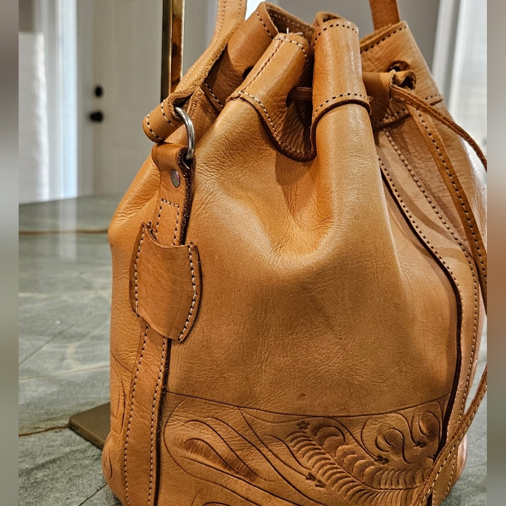 American West Tooled Leather Drawstring Bucket Bag Crossbody Tan NWOT - Picture 7 of 12